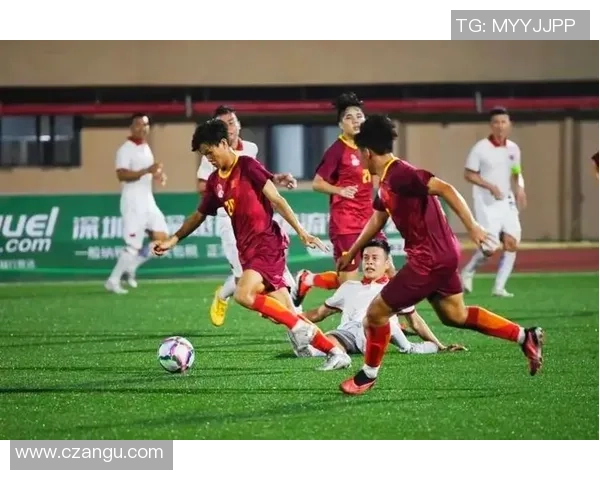 足球拼图图片展现球场激情与团队合作的完美结合